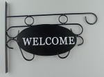 Aplique para parede em metal,  representando WELCOME . Medindo : 34X25CM