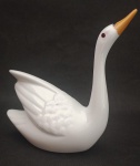Bela Escultura representando Pato em cerâmica . Medindo : 15x13 cm.