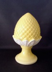 Linda pinha em cerâmica trabalhada em pétalas ; no tom amarelo vitrificado . Medindo 34cm de altura . Temos o Par no leilão .