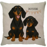 Capa para almofada com zíper invisível, feita em linhão crú com impressão na frente de Dachshund Salsicha Preto e verso liso. Tecido em Linhão 100% Poliéster. Dimensões da Capa: 43 cm X 43 cm. Não acompanha enchimento.
