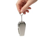 Cinzeiro individual portátil, em metal, com formato de caixão, medindo 7,1 cm x 3,9 cm x 1,7 cm.