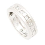 #9366 Anel em Ouro Branco 18K com 1,42 Quilates de Diamantes Aro: 22, Peso: 11,4g. Consulte-nos Sobr