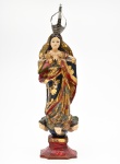 Antiga imagem de Nossa Senhora da Conceição em madeira policromada e dourada, base com 3 Anjos e Lua, medindo 30 cm de altura. Brasil séc. XIX. Acompanha Coroa de prata.