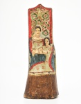 Santana Mestra - Antigo Paulistinha em terracota, policromada, trono com Espaldar alto com Divino Espirito Santo no topo, medindo 14 cm de altura. Brasil séc. XVIII.