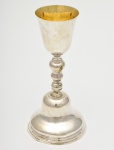 Antigo Cálice em prata Brasileira, interior em vermeil, torneado, medindo 23 cm de altura, peso total 317 g. Brasil séc. XIX.