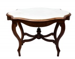 Antiga Mesa de Apresentação em Jacarandá, com tampo em mármore, borda ondulada, medindo 76 cm por 117 cm por 84 cm. Séc. XIX.