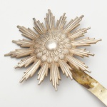 Antigo Resplendor de em prata Brasileira, em forma de raio, medindo 19,5 cm de altura. Séc. XIX.