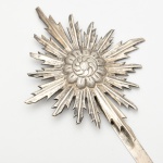 Antigo Resplendor de em prata Brasileira, em forma de raio, medindo 24,5 cm de altura. Séc. XIX.
