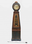Antigo Relógio de Coluna em madeira policromada, pintura de Vaso de Flores, mostrador com algarismo numeral, medindo 207 cm por 56 cm de largura. Séc. XIX.