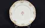 Visconde do Rio Claro - José Estanislau de Oliveira - Raro Prato raso de porcelana Francesa, marcada, tendo no centro as iniciais com Coroa do Visconde, medindo 24 cm. Séc. XIX.
