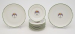 Limoges - Conjunto de Sobremesa em porcelana Francesa, marcada, pintados a mão, constando de 10 pratos de servir e 2 pratos de bolo, medindo 17 cm  e 25 cm de diâmetro.