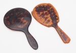 Dois Antigos e Raros Espelhos em Tartaruga, diferentes formas, medindo 27 cm de comprimento. No estado.