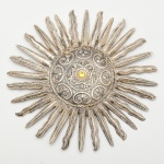 Antigos Resplendor de em prata Brasileira, em forma de raios, medindo 13,5 cm de diâmetro. Séc. XIX.