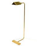 Antiga Luminária de pé em metal amarelo, medindo 122 cm de altura.