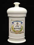 D. Pedro II - Raríssimo Pote de Farmácia em porcelana Francesa, Velho Paris, tendo ao centro FUMO E CAFÈ, sob a inscrição HOSPÍCIO DE PEDRO II - RIO DE JANEIRO, medindo 26 cm de altura. Séc. XIX.