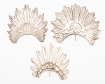 Antigo Conjunto de Três Resplendores de prata para imagem, em forma de raios, medindo o menor 6 cm e o maior 8,5 cm. Séc. XIX.