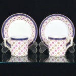 Ginori - Antigo Par de Xicaras com seu respectivo pires em porcelana Italiana, marcada, nos cores azul, branca e rosa.