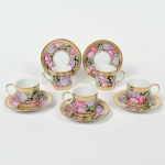 Conjunto de 5 Xicaras com seus respectivos pires, em porcelana Europeia, marcada, com linda pintura em dourado e Flores.