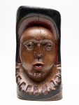 MAURINO - Carranca em madeira maciça, assinada e datada de 1983, ricamente entalhada, medindo 48 cm de altura.