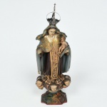 Nossa Senhora do Carmo - Antiga Imagem em madeira policromada e dourada, Menino Jesus, base com 3 Anjos, acompanham seus adereços em prata, medindo 31 cm de altura. Brasil séc. XIX.