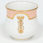Barão de Ibitinga (1832-1815) - Antiga Cremeira em porcelana Francesa, marcada, com as Iniciais BI com Coroa. Peça do Serviço reproduzido na pág. 265 do Livro da Aristocracia no Brasil da Jenny Dreiffus.