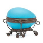 Baccarat - Antigo Púcaro em opalina azul, com armação em metal, em forma de Ovo, medindo 9 cm. França séc. XIX.