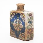 Antigo Perfumeiro Persa, em Cerâmica vitrificada de Iznik, marcada, decoração de flores - Pintura sobre esmalte, medindo 16 cm de altura. Séculos XVIII e XIX .