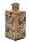 Antigo Perfumeiro Persa, em Cerâmica vitrificada de Iznik, marcada, decoração de pássaros e flores - Pintura sobre esmalte, medindo 16 cm de altura. Séculos XVIII e XIX .