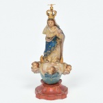Belissima Imagem de Nossa Senhora da Conceição em madeira policromada e dourada, sobre base com Anjos, Lua e Estela, medindo 22 cm de altura. Séc. XIX. Acompanha Linda Coroa do Divino.