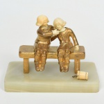 L. BARTHELEMY - Antiga Escultura em bronze e marfim, assinada, representando duas Meninas, sentadas num banco, medindo 14 cm por  18 cm por 9 cm.