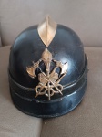 ANTIGO CAPACETE MILITAR DE BOMBEIRO EM FIBRA COM DETALHES EM LATAO - EM OTIMO ESTADO CONFORME FOTOS - ITEM SERA ENVIADO DA BAHIA