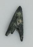 ANTIGA E RARA PONTA DE FLECHA GRECO ROMANA EM BRONZE - FORMATO TRILOBATO - MEDINDO 22X6MM - DATADO ENTRE 100DC A 400DC - ENCONTRADO NA EUROPA COM DETECTOR DE METAIS - ACOMPANHA DISPLAY EXPOSITOR - ACOMPANHA CERTIFICADO DE AUTENTICIDADE - NO ESTADO CONFORME FOTOS