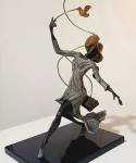 Evandro Schiavone, `Julieta` - Escultura em Bronze - Base de Marmore medindo 49x21, com base medindo 30cm, Assinado no Bronze