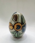 Francisco Brennand, Ovo, cerâmica, com brasão da fábrica no verso, 17cm de altura