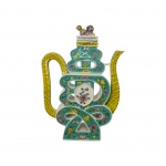 Bule de porcelana chinesa, em forma estilizada entrelaçada, decorado com esmaltes dito Famille Verte