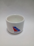 Caneca de cerâmica colecionável com o logotipo da companhia aérea Cubana de Aviação, fabricada pela cerâmica Onetto. Aprox. 6,5cm de diâmetro. Detalhes conforme fotos, _(ºLº)_ Caso necessite, tire todas suas dúvidas via atendimento personalizado por WhatsApp: (11) 98681-9377. Não deixe para última hora! Antecipadamente agradecemos pelo seu lance. Sem testes ou garantias futuras de originalidade, material ou procedência.