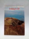 17 cartões postais de Vesúvio, famoso vulcão ativo localizado na Itália. Detalhes conforme fotos, _(ºLº)_ Caso necessite, tire todas suas dúvidas via atendimento personalizado por WhatsApp: (11) 98681-9377. Não deixe para última hora! Antecipadamente agradecemos pelo seu lance. Sem testes ou garantias futuras de originalidade, material ou procedência.