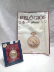 RELÓGIOS DE ÉPOCA - Relógio de bolso antigo, especificamente o modelo Pescador da coleção Relógios de Época da editora Salvat. Inclui o fascículo nº 12 com o relógio. Detalhes conforme fotos, _(ºLº)_ Caso necessite, tire todas suas dúvidas via atendimento personalizado por WhatsApp: (11) 98681-9377. Não deixe para última hora! Antecipadamente agradecemos pelo seu lance. Sem testes ou garantias futuras de originalidade, material ou procedência.