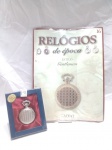 RELÓGIOS DE ÉPOCA - Relógio de bolso antigo, especificamente o modelo Gentleman da coleção Relógios de Época da editora Salvat. Inclui o fascículo nº 16 com o relógio. Detalhes conforme fotos, _(ºLº)_ Caso necessite, tire todas suas dúvidas via atendimento personalizado por WhatsApp: (11) 98681-9377. Não deixe para última hora! Antecipadamente agradecemos pelo seu lance. Sem testes ou garantias futuras de originalidade, material ou procedência.