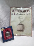 RELÓGIOS DE ÉPOCA - Relógio de bolso antigo, especificamente o modelo Riscado da coleção Relógios de Época da editora Salvat. Inclui o fascículo nº 25 com o relógio. Detalhes conforme fotos, _(ºLº)_ Caso necessite, tire todas suas dúvidas via atendimento personalizado por WhatsApp: (11) 98681-9377. Não deixe para última hora! Antecipadamente agradecemos pelo seu lance. Sem testes ou garantias futuras de originalidade, material ou procedência.
