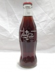 Garrafa comemorativa Coca-Cola do ano de 1923. Detalhes conforme fotos, _(ºLº)_ Caso necessite, tire todas suas dúvidas via atendimento personalizado por WhatsApp: (11) 98681-9377. Não deixe para última hora! Antecipadamente agradecemos pelo seu lance. Sem testes ou garantias futuras de originalidade, material ou procedência.
