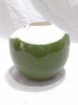 Vaso decorativo de cerâmica em formato de coco verde, ideal para decoração de festas temáticas ou ambientes tropicais. Detalhes conforme fotos, _(ºLº)_ Caso necessite, tire todas suas dúvidas via atendimento personalizado por WhatsApp: (11) 98681-9377. Não deixe para última hora! Antecipadamente agradecemos pelo seu lance. Sem testes ou garantias futuras de originalidade, material ou procedência.