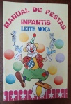 Manual de Festas Infantis Leite Moça  Nestlé  Vintage (Anos 70/80) - Raro exemplar do manual original de receitas e dicas para festas infantis, publicado pela Leite Moça (Nestlé). O guia é um documento histórico da cultura de aniversários no Brasil, focado no uso do leite condensado em doces tradicionais.