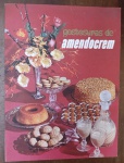 Livro de Receitas Vintage "Gostosuras de Amendocrem"  Original (Anos 70/80) - Raro exemplar do livro oficial de receitas da Amendocrem (marca tradicionalmente ligada à Gessy Lever). O guia reflete a culinária prática e criativa das décadas de 70 e 80, focada no uso do creme de amendoim em sobremesas, bolos e lanches.