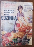 Livro de Receitas Vintage "Receitas Práticas para Cozinha"  Anos 60/70 - Raro exemplar do livreto de receitas original, um marco da culinária doméstica brasileira. A peça é um excelente registro da publicidade e dos hábitos alimentares de meados do século XX.