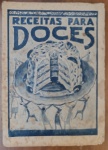 Livreto Vintage "Receitas para Doces"  Ilustração de Época  Anos 40/50 - Raro exemplar de livreto de receitas original, focado exclusivamente em confeitaria. A peça é um documento histórico da culinária doméstica brasileira de meados do século XX.
