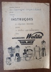 Raro Manual Escolinha Walita & Turmix  Original (Anos 40/50)  Peça Histórica - Raríssimo manual de instruções e receituário original da Escolinha Walita. O item é um documento fundamental da história dos eletrodomésticos no Brasil, ilustrando a fase áurea dos aparelhos de metal da marca.