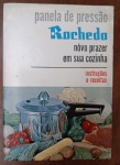 Antigo Livreto de Instruções e Receitas - Panela de Pressão Rochedo (Anos 50/60) - Peça icônica de memorabilia culinária brasileira. Ideal para colecionadores de itens vintage, decoração de cozinhas retrô ou entusiastas da história da marca Rochedo. Contém diversas receitas clássicas da época adaptadas para a panela de pressão.
