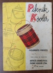 Raro Manual/Catálogo Original Piknik Kooler  Vintage (Anos 50/60) - Piknik Kooler, fabricado pela antiga empresa Artigos Domésticos Piknik Kooler Ltda., sediada no Rio de Janeiro. A marca era famosa nas décadas de 1950 e 1960 por suas latas térmicas e galões com estampa xadrez ("tartan"), que se tornaram ícones do lazer da classe média brasileira da época.