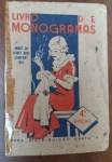 Raro Livreto Antigo de Monogramas Sydney Ross Company Rio  4ª Edição (Vintage) -  "Livro de Monogramas", um livreto promocional vintage distribuído gratuitamente pela Sydney Ross Company no Rio de Janeiro. Esta é a 4ª edição, provavelmente publicada entre as décadas de 1930 e 1950, época em que a empresa (famosa pelo Melhoral) era muito ativa na distribuição de brindes publicitários.